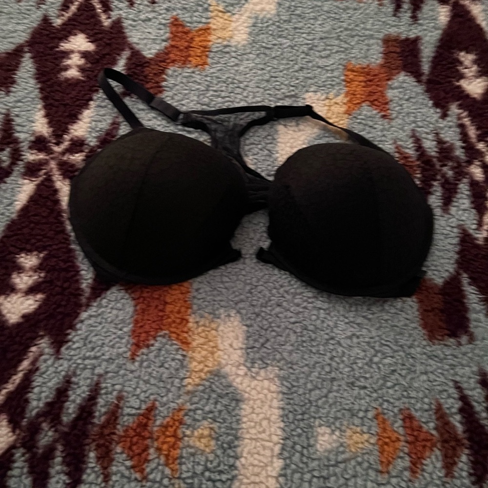 2 bras 40 D Victoria secret